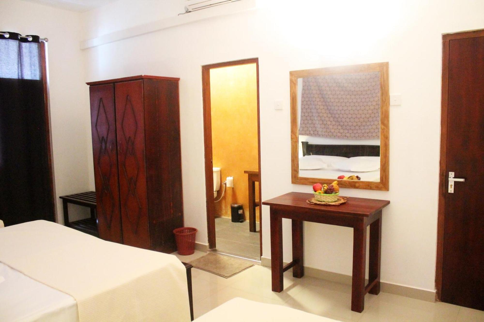Coral Seas Beach Hikkaduwa Zimmer foto