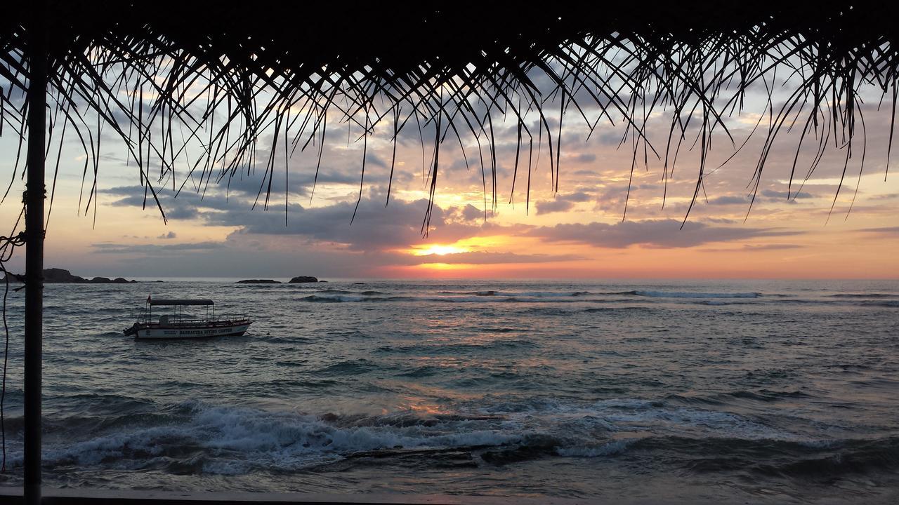 Coral Seas Beach Hikkaduwa Exterior foto